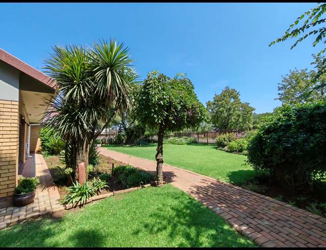 4 BEDROOM HOUSE FOR SALE IN THREE RIVERS EAST